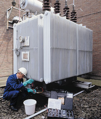 Testing transformer oil