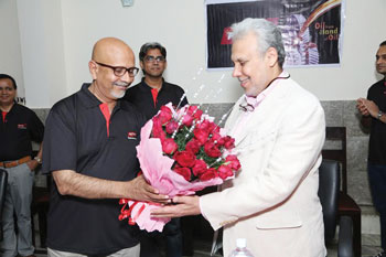 Dr Mujahid Saleem , Director BMS Oils &amp; Lubes India welcoming Mr. Sameer M Nawar, President, Petromin Corporation, KSA