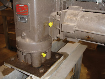 Grease fittings with gold washers uosa lubGrease fittings with gold washers