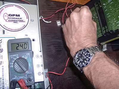 Figure 7. A good power supply is indicated by 24 volts at the amplifier. Hydrulics Figure 7 24 volts at the amplifier