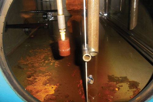 Fig 4: Sludge in a reservoir absorbs heat, which can be difficult to dissipate. Fig 4: Sludge in a reservoir absorbs heat, which can be difficult to dissipate.