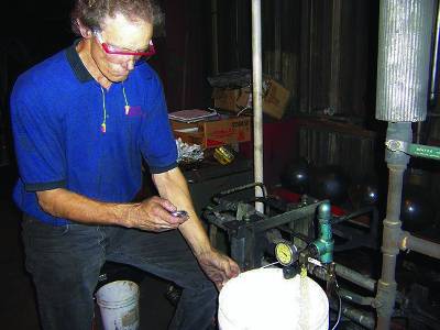  Check the oil flow out of the relief valve’s tank line to assess whether a fixed-displacement pump is worn.