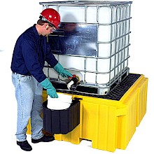 Oil storage container