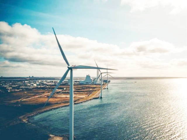 Wind turbine gear oils with online sensors 1