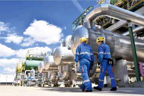 Maintainance technicians in a plant