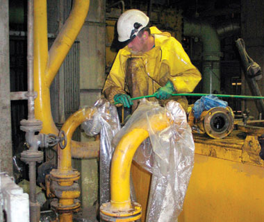 Hydroblasting of an oil system