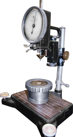 Measuring grease consistency with a cone penetrometer