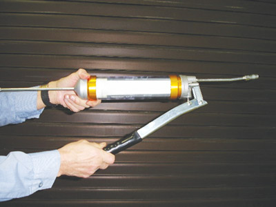 Gold-colored grease gun for EP grease