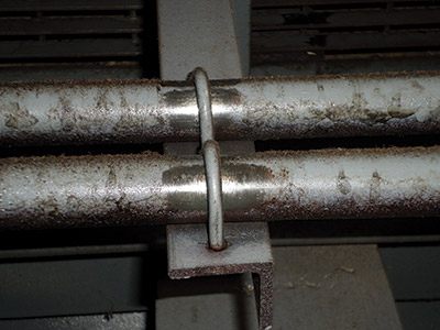 U-bolts should not be employed to clamp pipes.